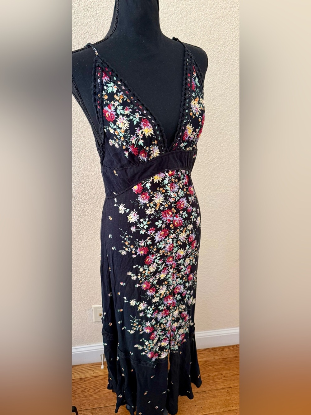 Free People Paradise Black Floral Print Maxi Dress Size Medium - Picture 12 of 15